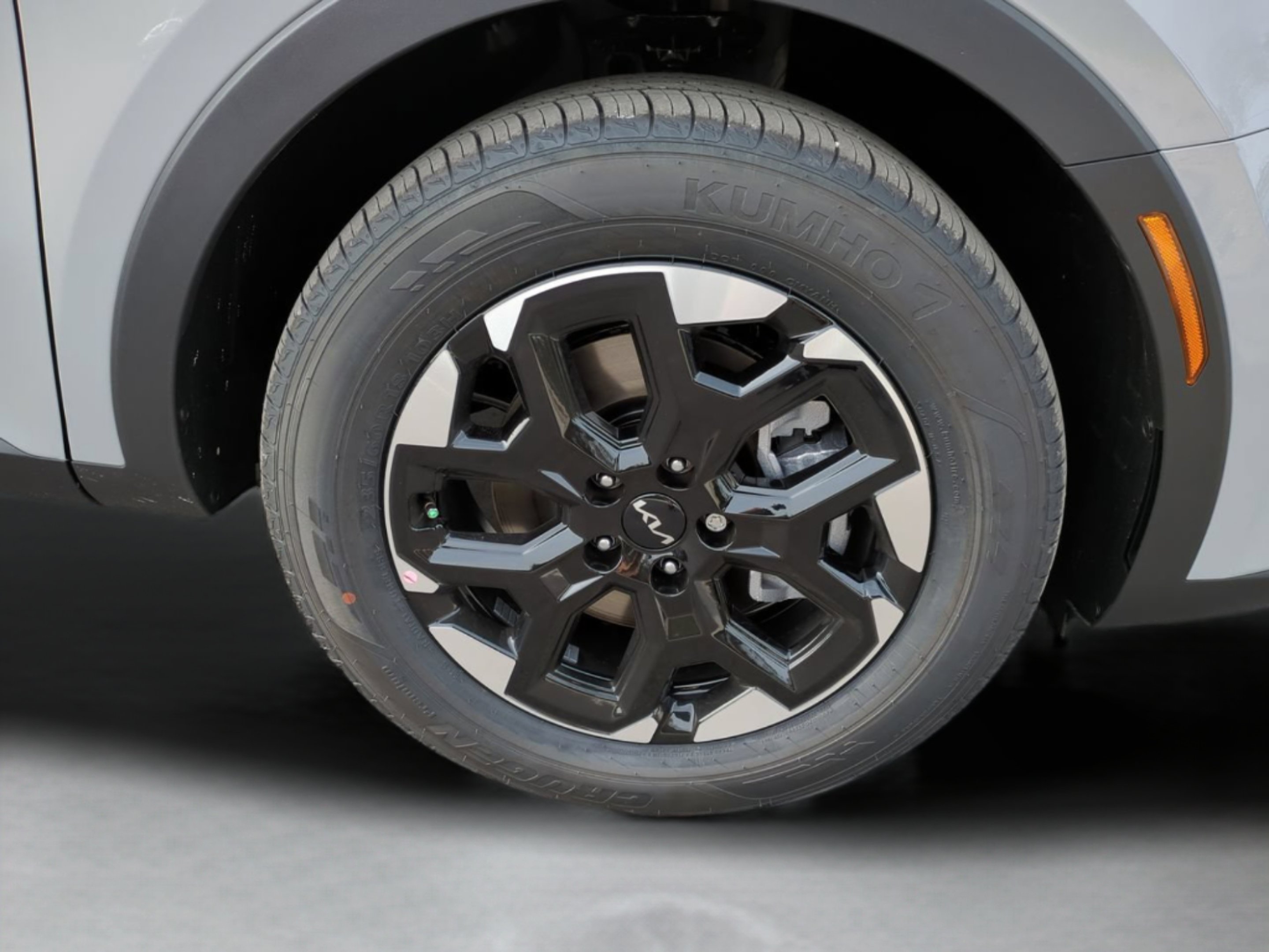 New 2026 Wolf Gray Kia S image 41