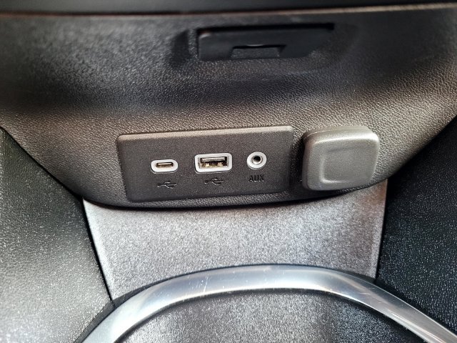 Used 2025 White Chevrolet LT image 17