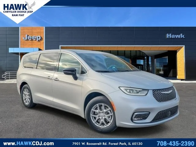 2026 Chrysler Pacifica Select's photo