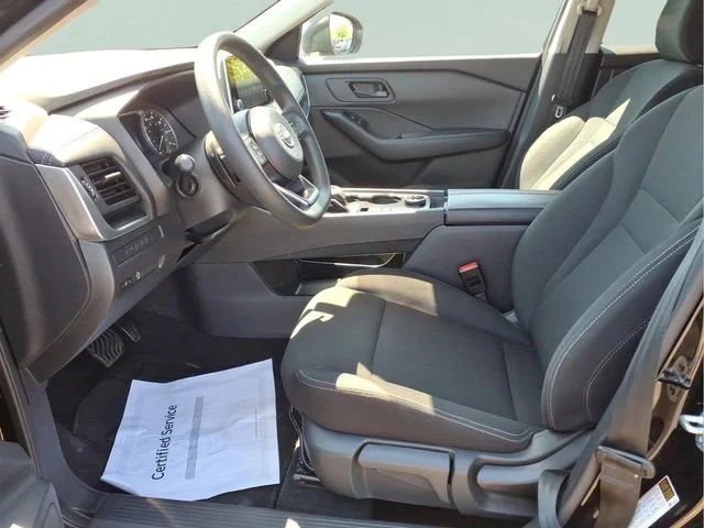 Used 2024  Nissan S image 19
