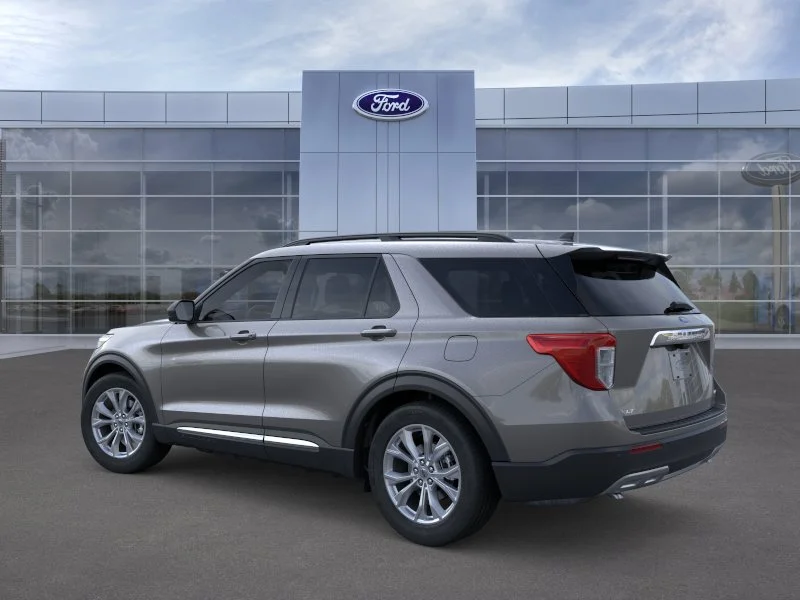 New 2024 Carbonized Gray Metallic Ford XLT image 4