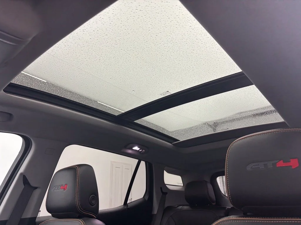 Used 2022 White GMC AT4 image 29
