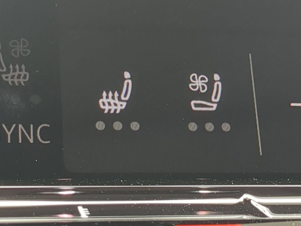 New 2026 Black Volkswagen 2.0T SE w/Technology image 27