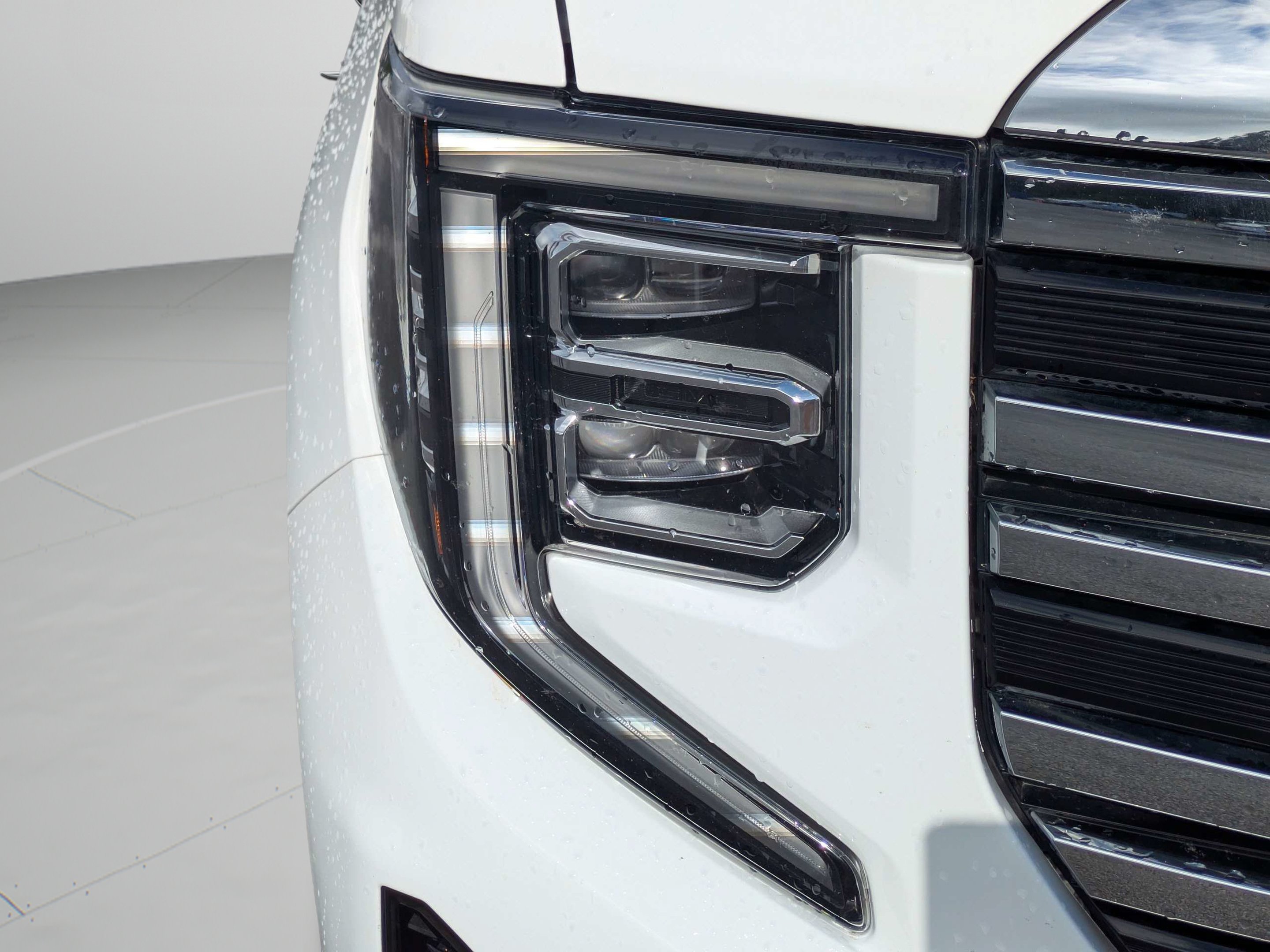 Used 2025 Summit White GMC SLT image 29
