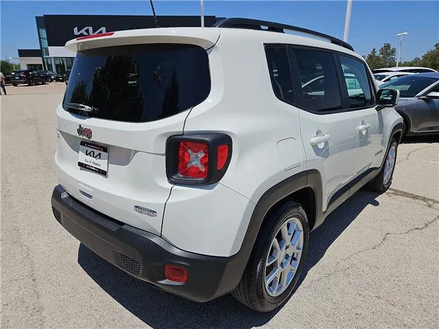 Used 2021 Alpine White Clearcoat Jeep Latitude Front-wheel Drive image 4