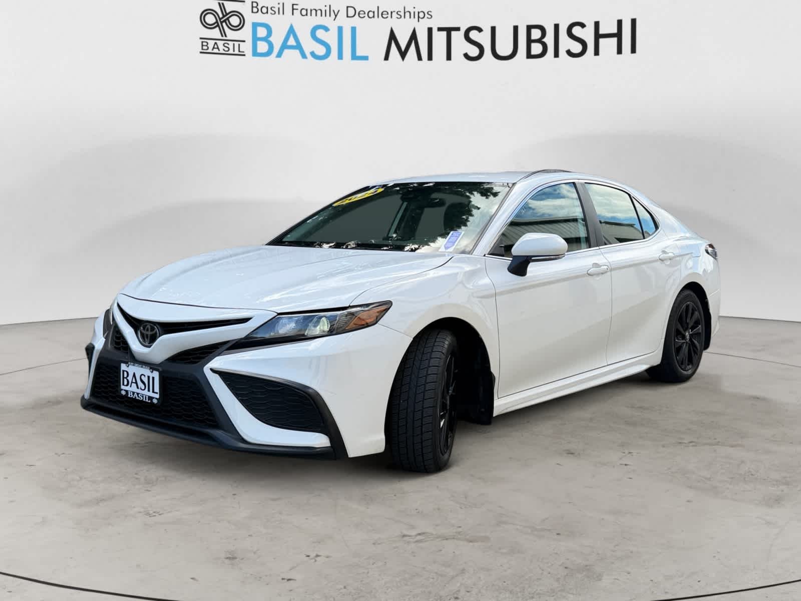 Used 2024 Ice Cap Toyota SE image 7