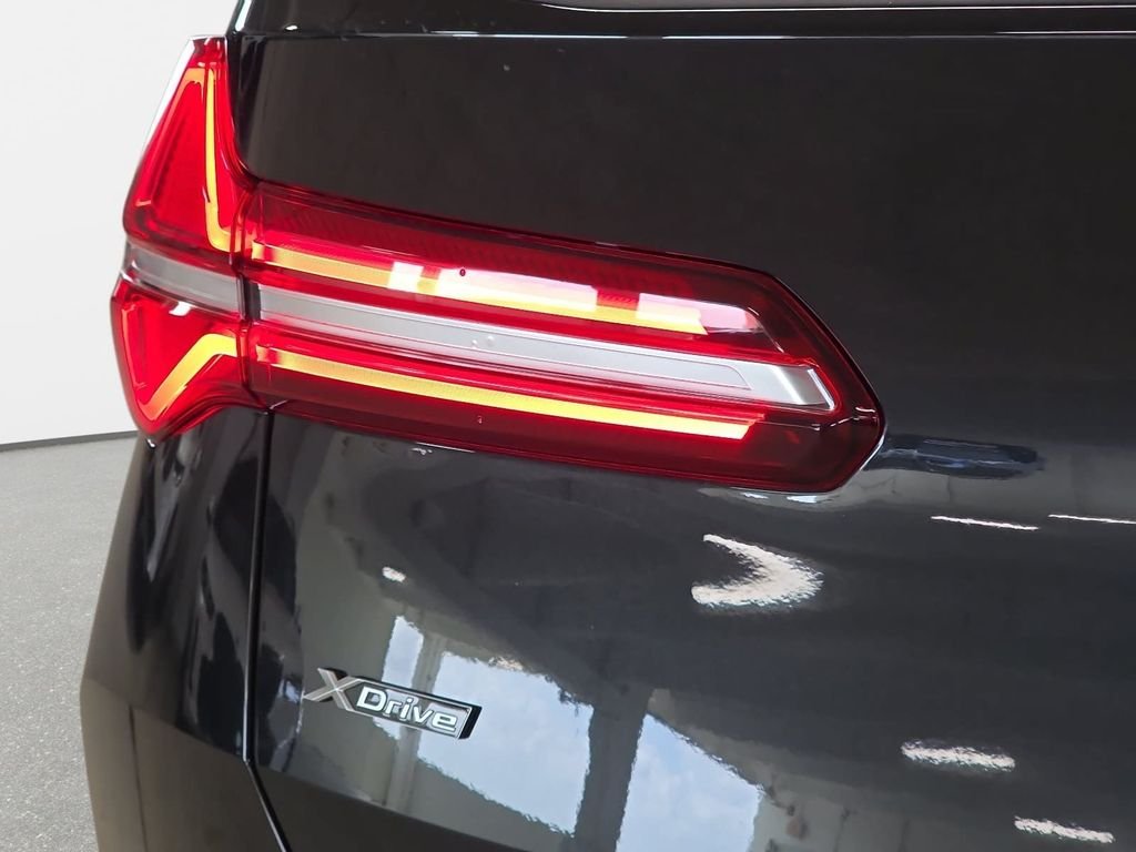 New 2026 Black Sapphire Metallic BMW 30 xDrive image 20