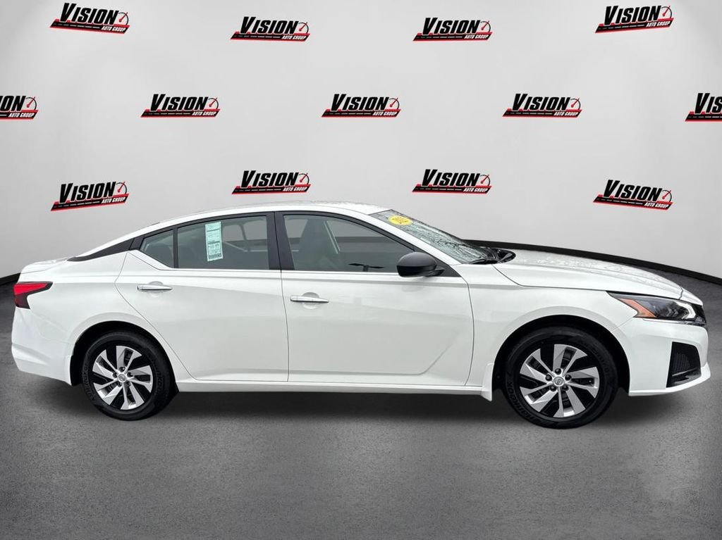 Certified Used 2025 White Nissan 2.5 S image 4