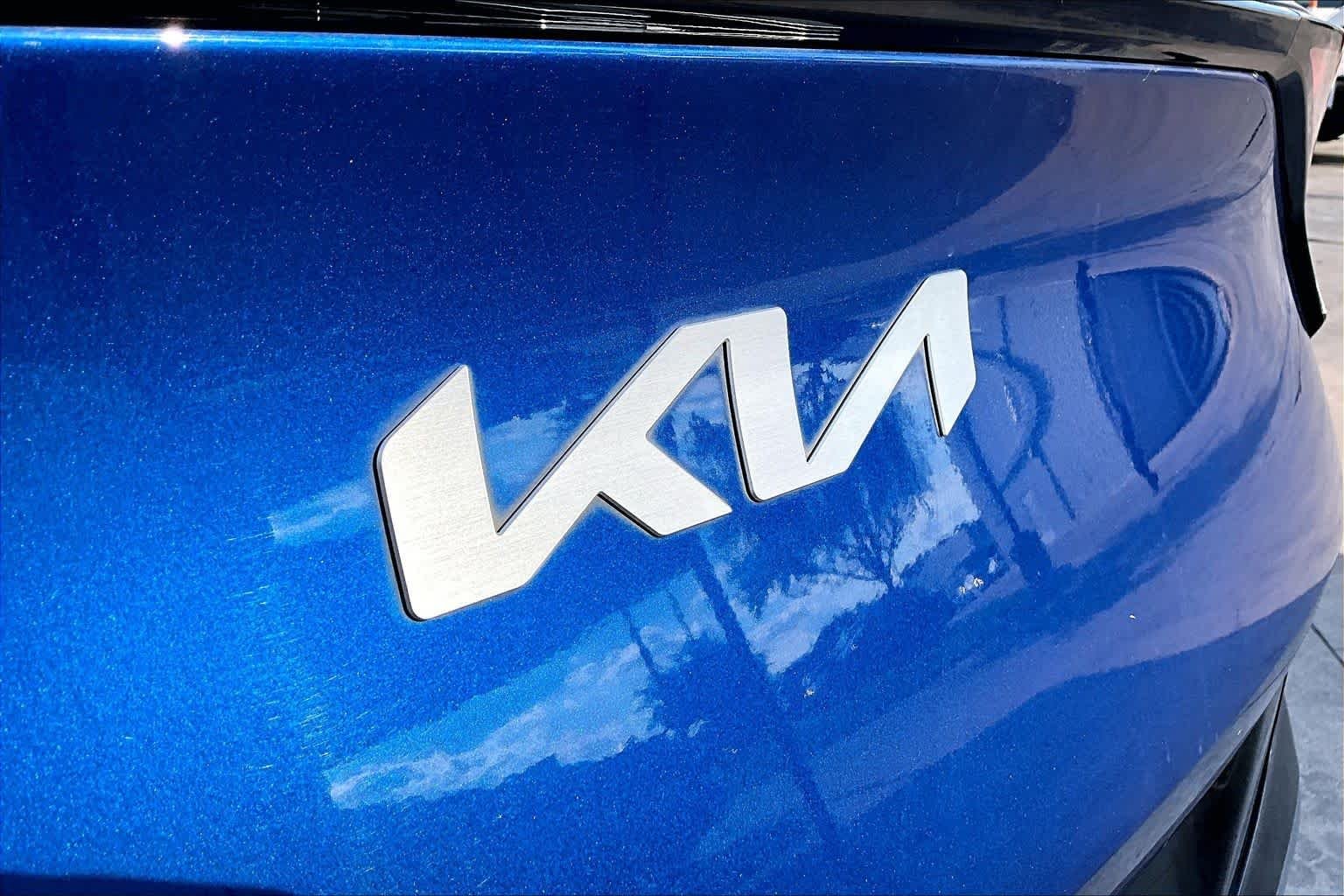 Used 2023 Sapphire Blue Kia SX-Prestige image 28
