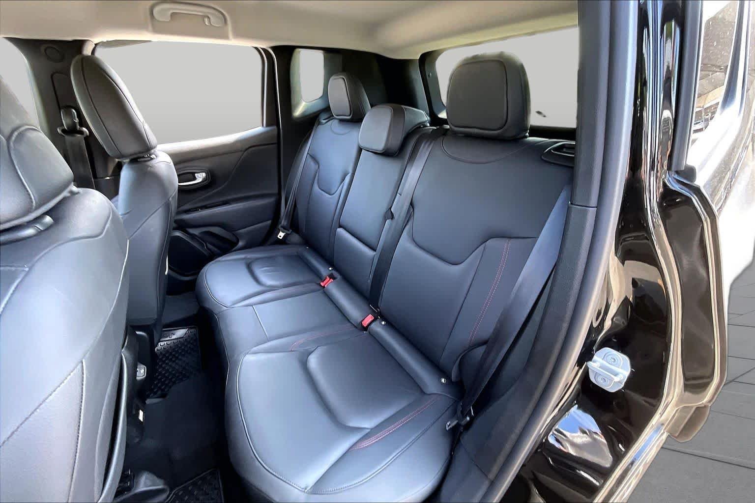 Certified Used 2022 BLACK CLEAR COAT Jeep Trailhawk image 20