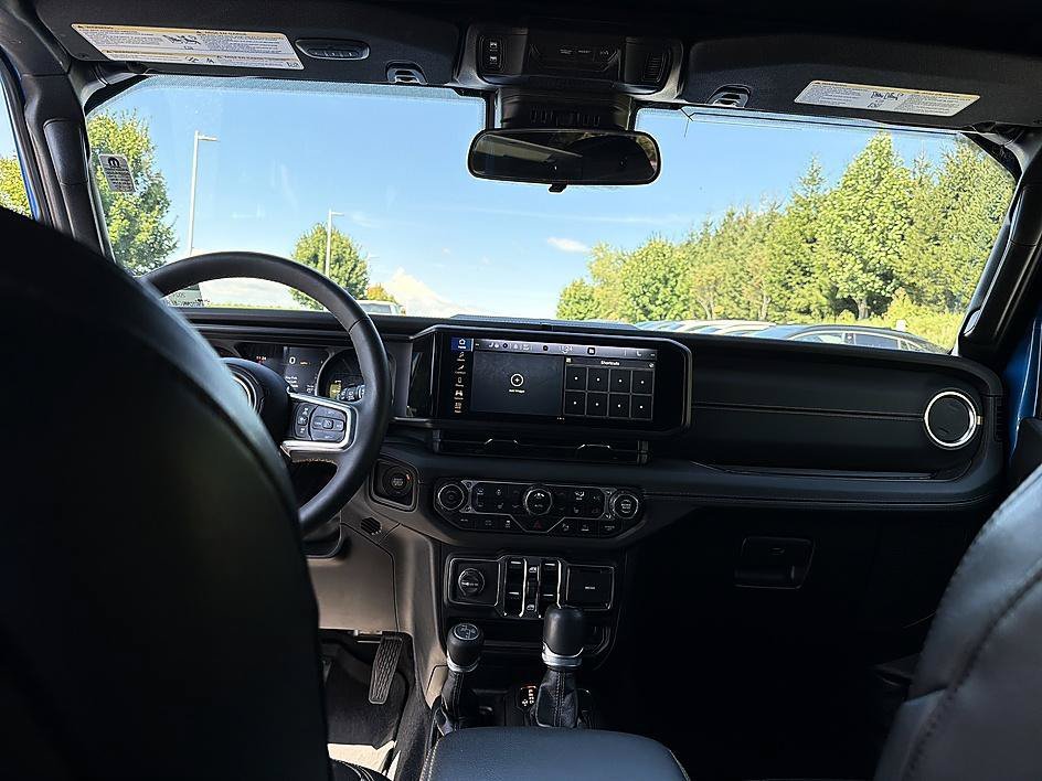Used 2024 Hydro Blue Pearlcoat Jeep Sahara image 18