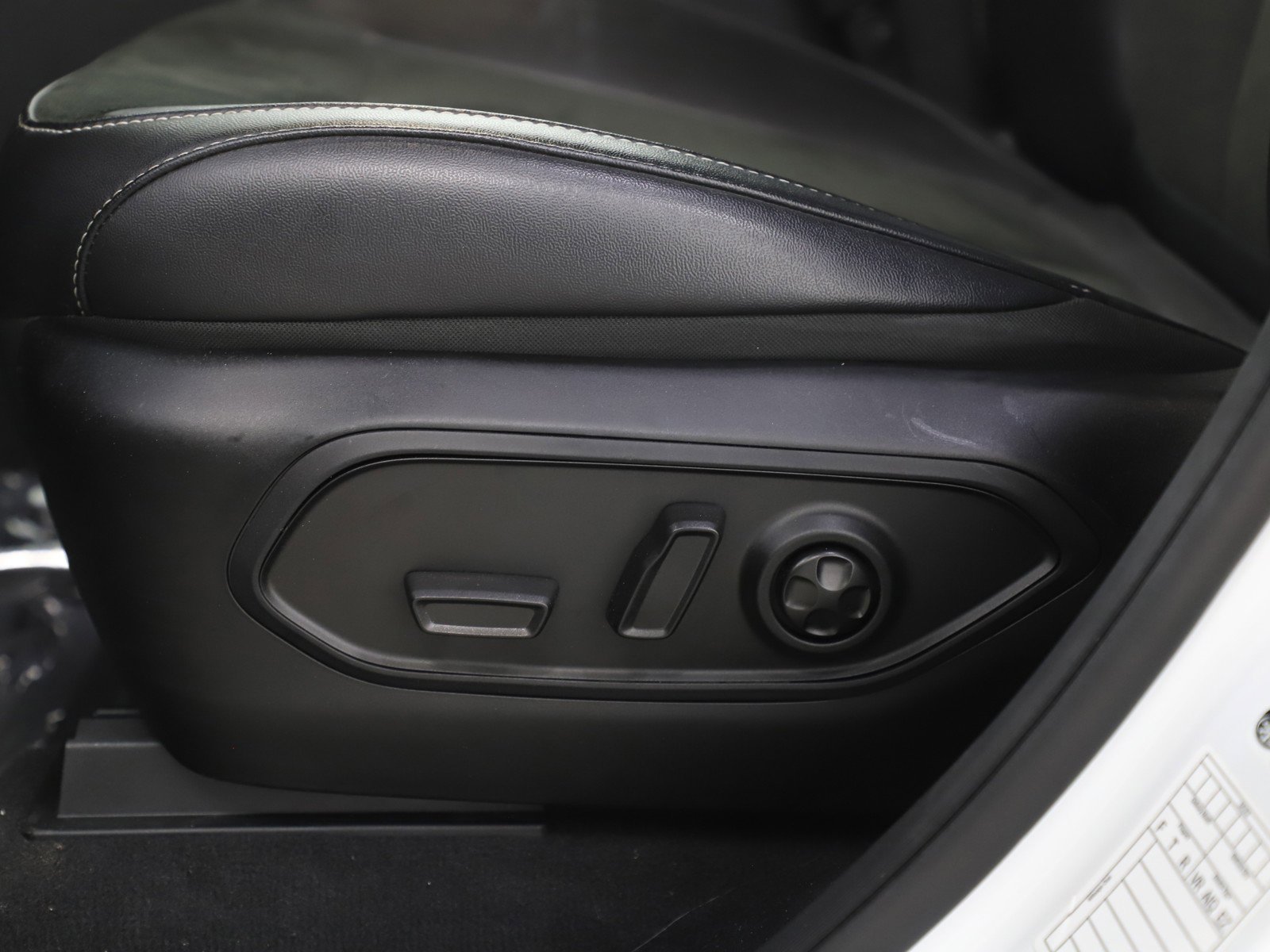 Used 2025 Bright White Clearcoat Jeep Altitude image 30