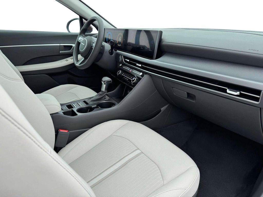New 2025 White Hyundai SE image 34