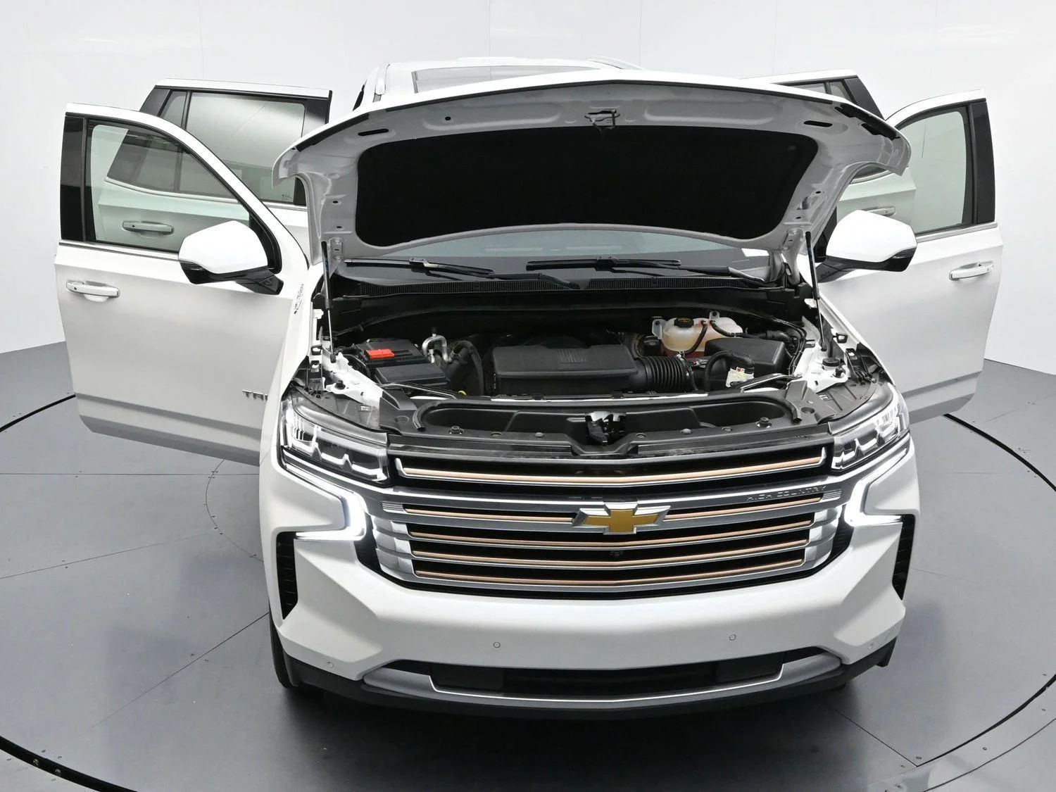 Used 2024 Iridescent Pearl Tricoat Chevrolet High Country image 45
