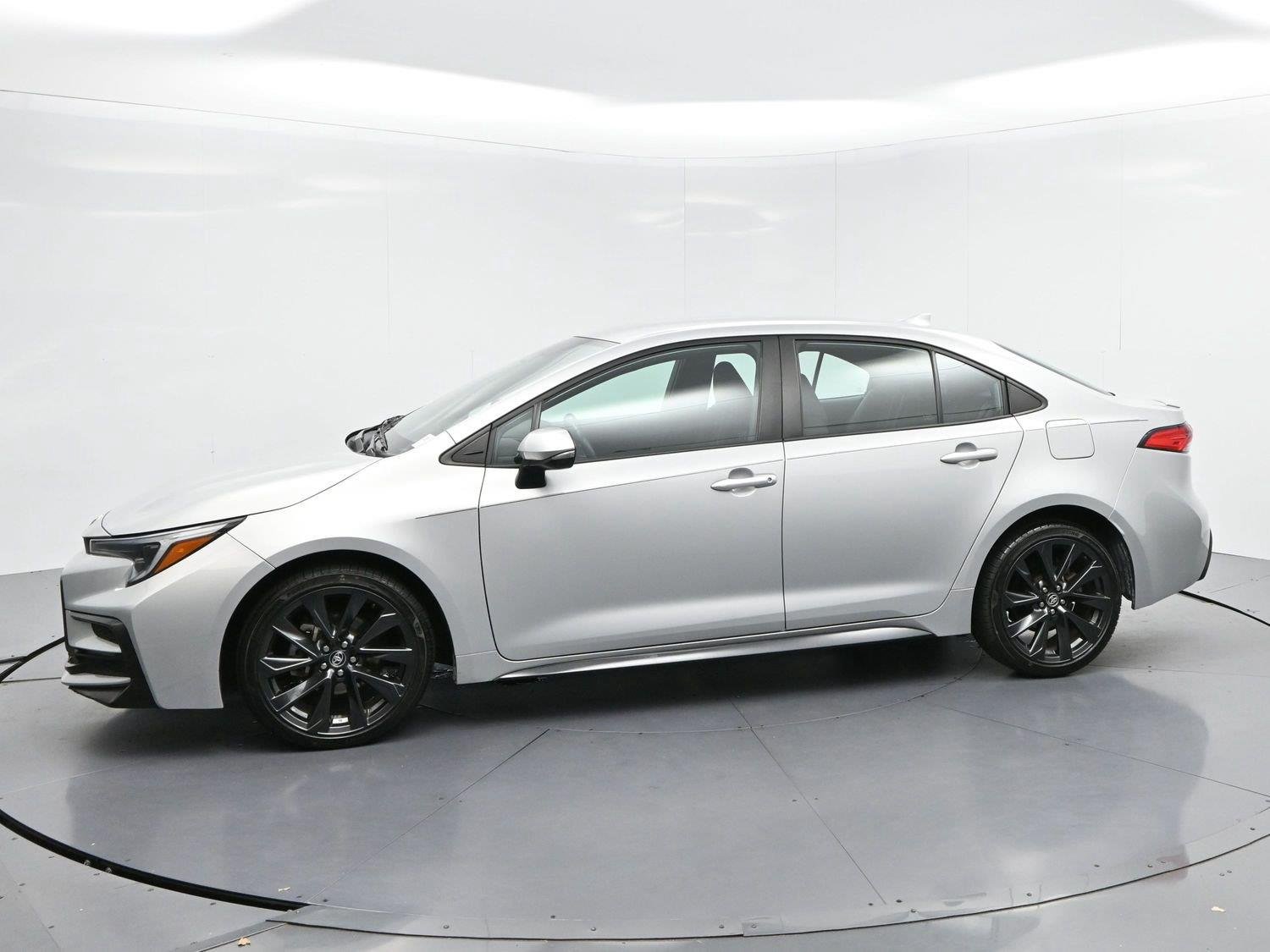 Used 2023 Silver Toyota SE image 4