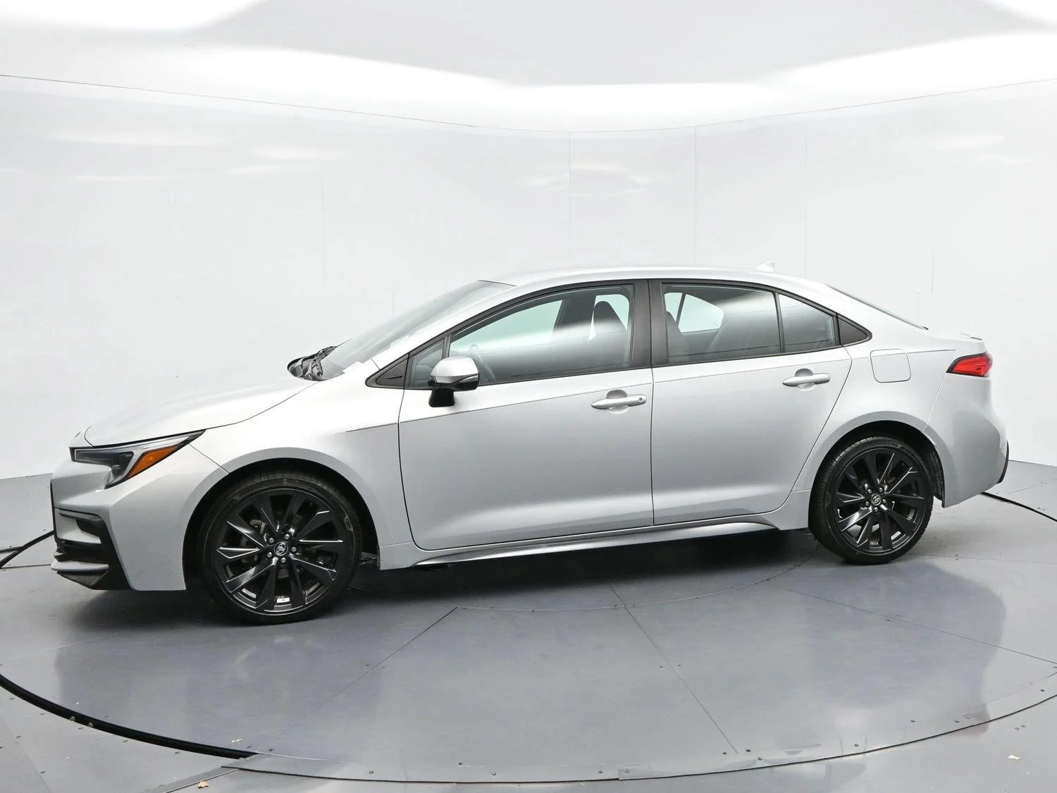 Used 2023 Silver Toyota SE image 4