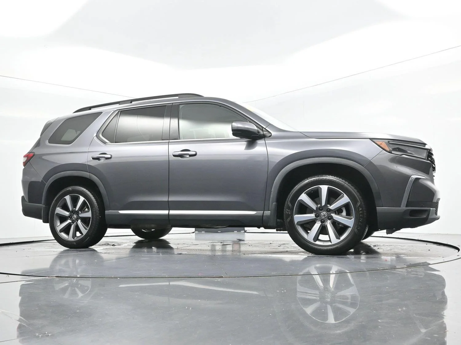 Used 2024 Modern Steel Metallic Honda Touring image 49
