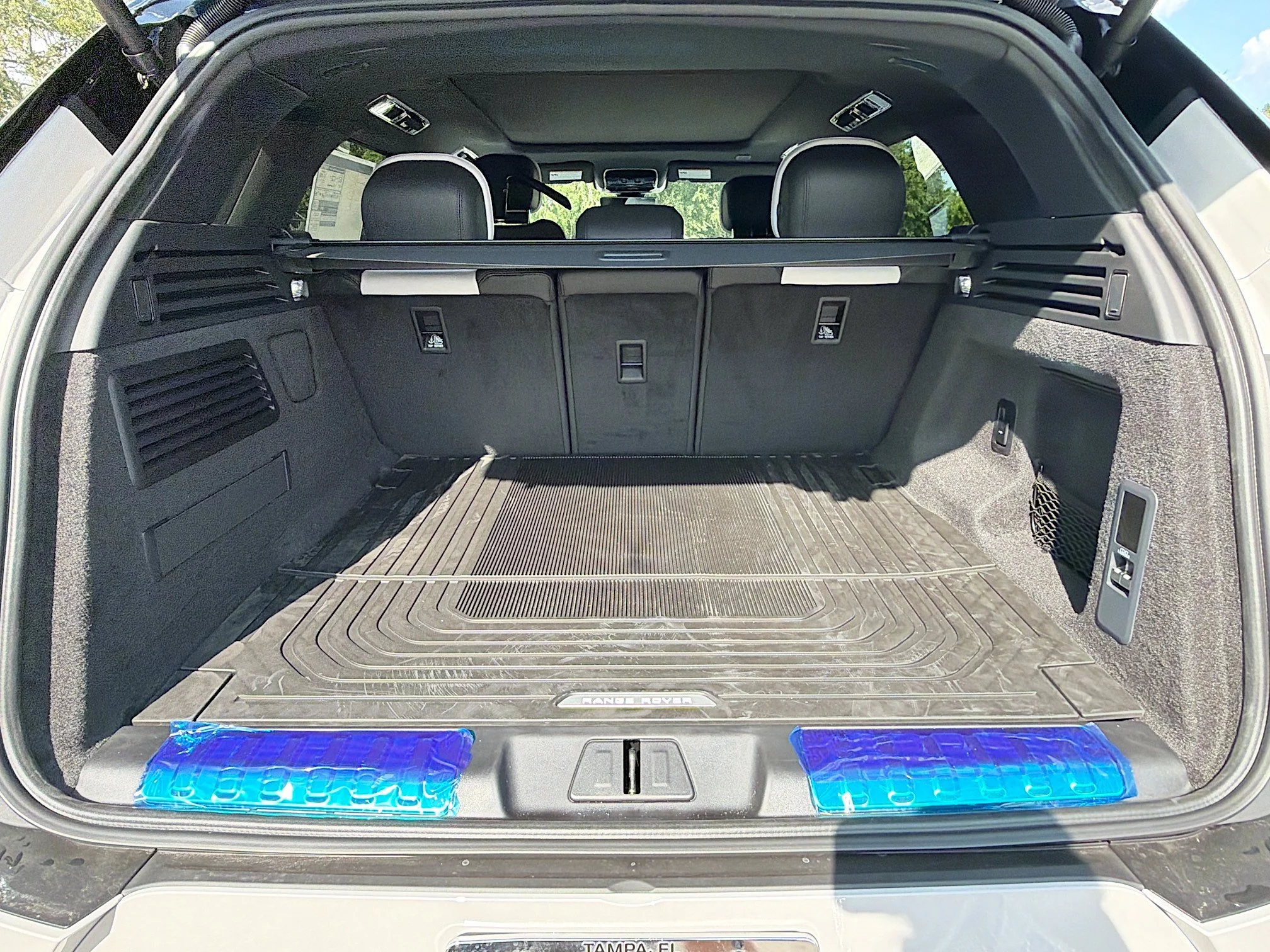 New 2026 Borasco Grey Metallic Land Rover Dynamic SE image 12