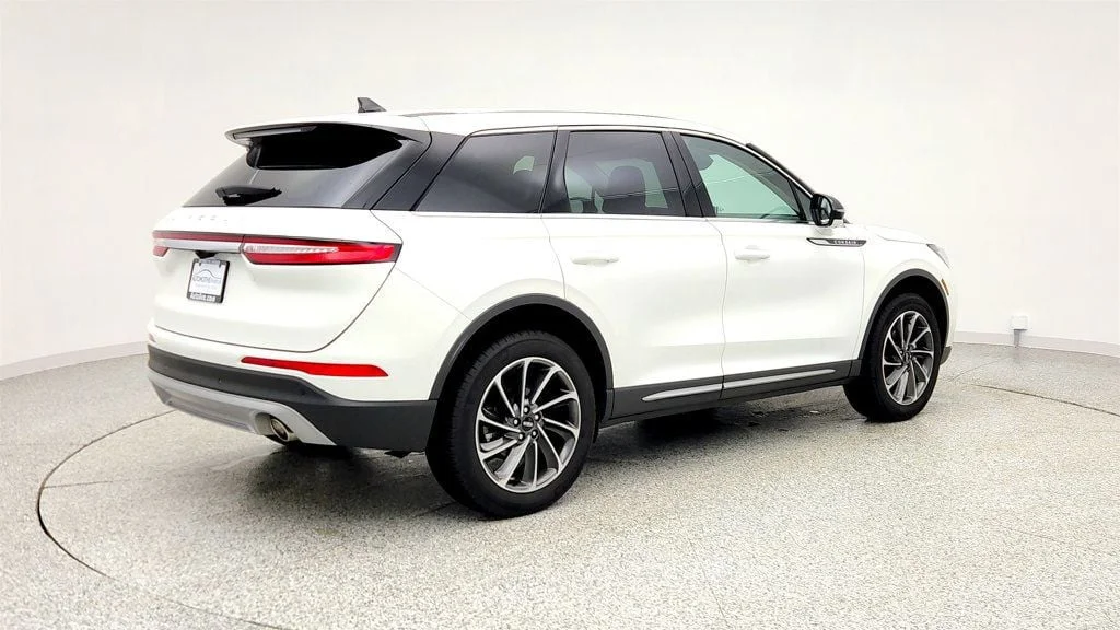 Used 2023 Pristine White Metallic Tri-Coat Lincoln Standard AWD w/ Equipment Group 101A and Co-Pilot360 Vision image 5