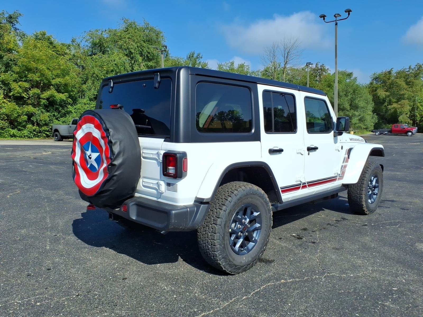 New 2026 Bright White Clear-Coat Exterior Paint Jeep 4-Door Sport image 7