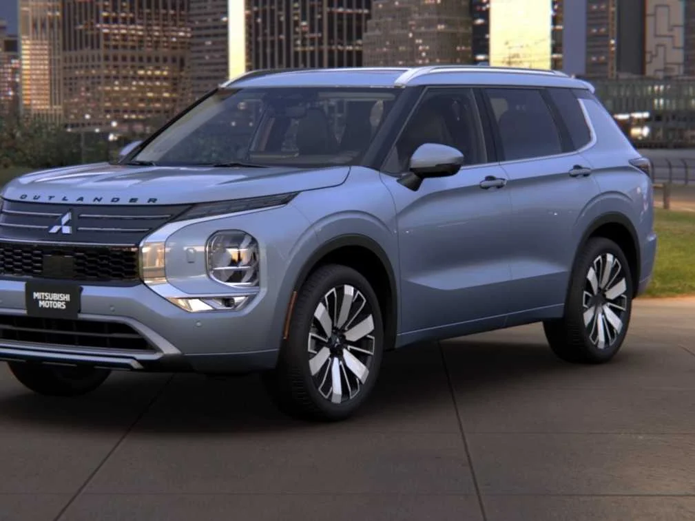 New 2026 Moonstone Gray Metallic Mitsubishi SEL image 6