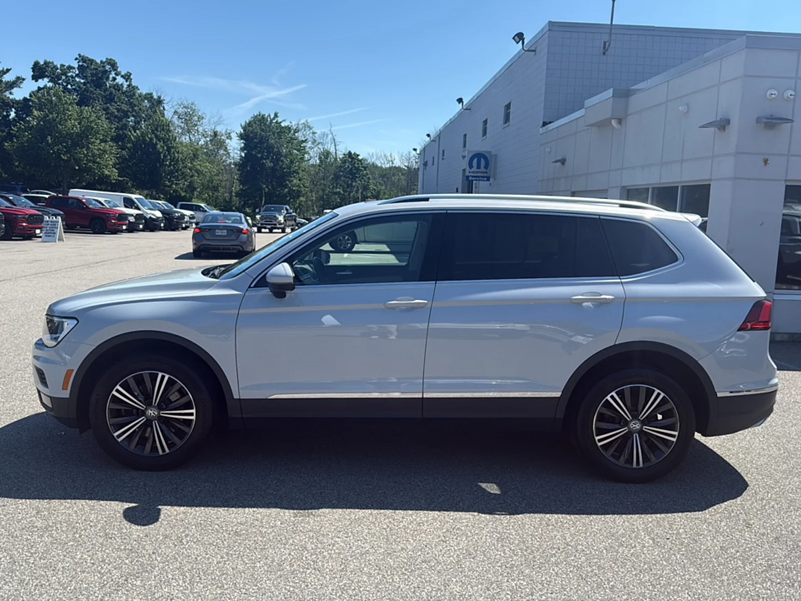 Used 2018 Platinum Gray Metallic Volkswagen SEL 4 MOTION image 10