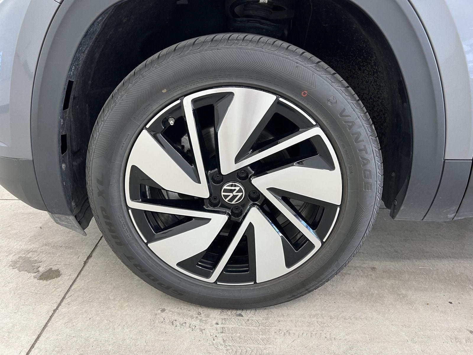 2025 Volkswagen Atlas SE w/Tech - Photo 7