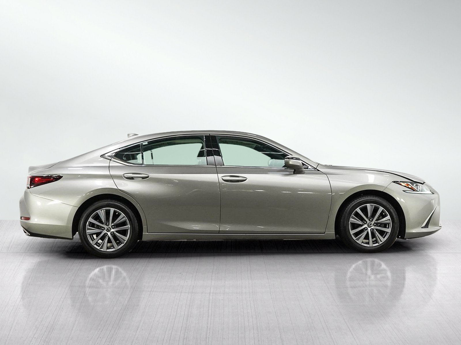 Used 2021  Lexus ES 350 image 6