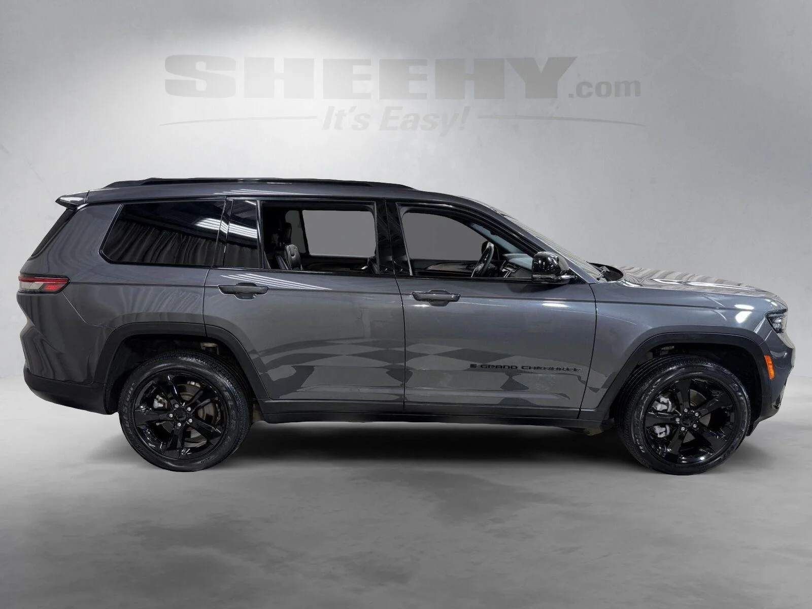 Used 2023 Baltic Gray Metallic Clearcoat Jeep Altitude image 10
