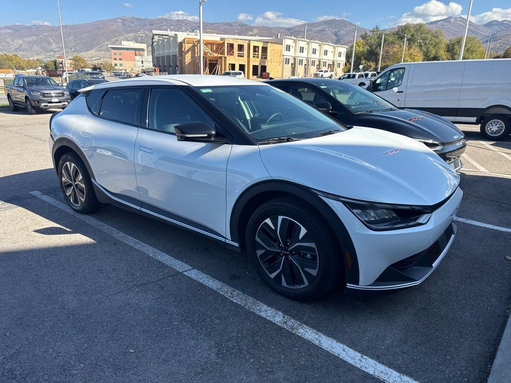 Certified Used 2024 Snow White Pearl Kia Light image 1