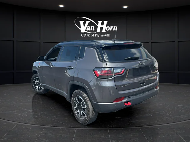 Used 2024 Gray Metallic Jeep Trailhawk image 5