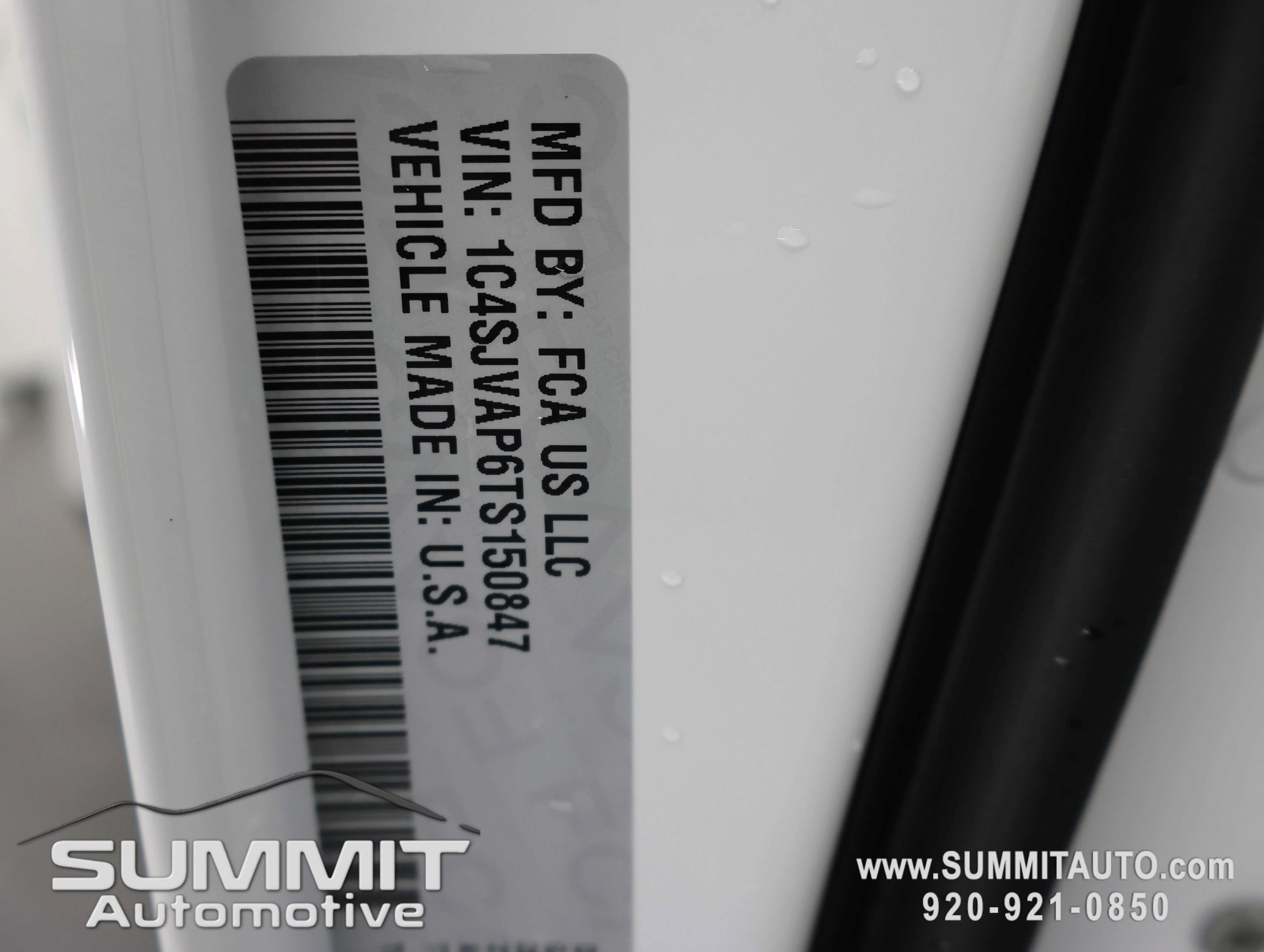 New 2026 Bright White Clear-Coat Exterior Paint Jeep  image 70