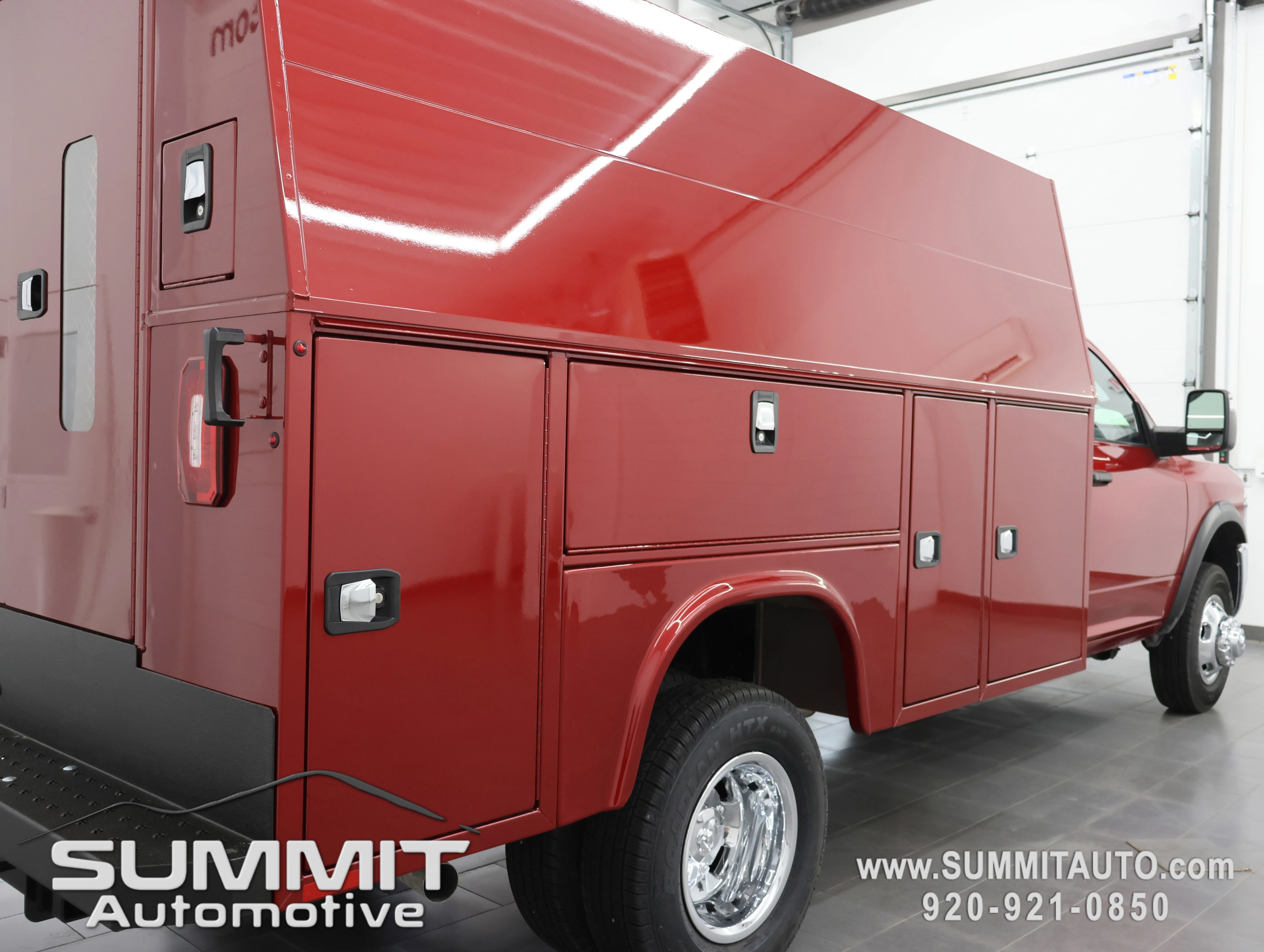 New 2026 Molten Red Pearl-Coat Exterior Paint RAM Tradesman image 4