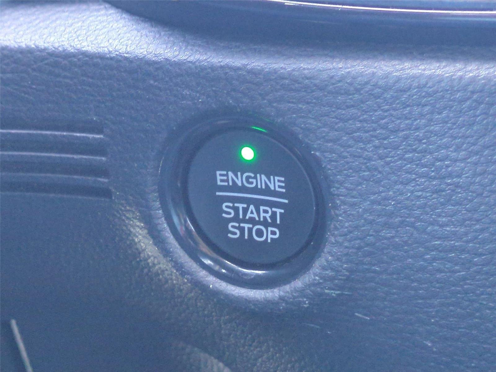 Used 2020 Iconic Silver Ford LARIAT image 31
