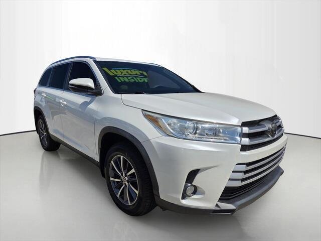 Used 2019 Blizzard Pearl Toyota XLE image 7
