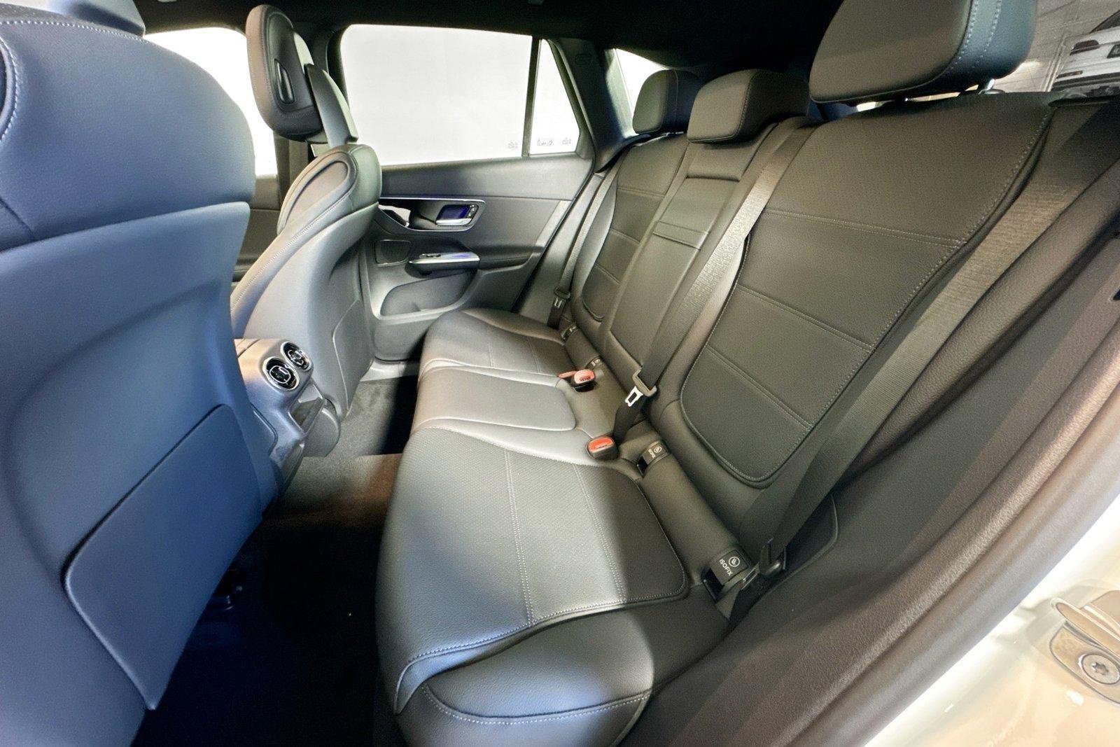 New 2026 Polar White Mercedes-Benz GLC 300 image 22