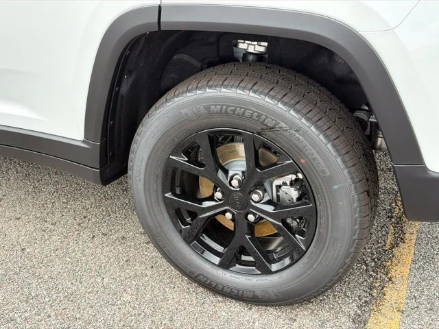 New 2026 White Jeep Altitude image 6