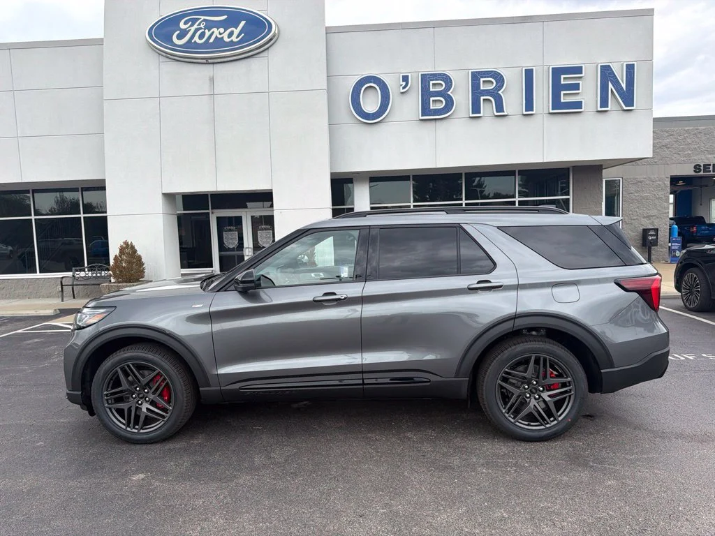 New 2027 Carbonized Gray Metallic Ford ST-Line image 2