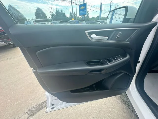 Used 2019 White Ford SEL image 25