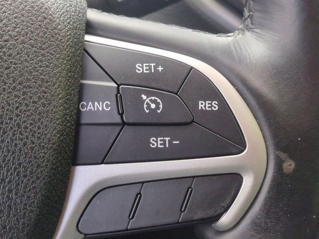 Used 2016 White Jeep Trailhawk image 16