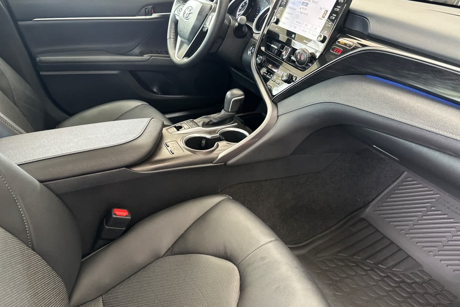 Used 2022 Wind Chill Pearl Toyota XLE image 16
