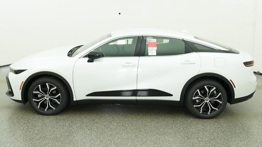 New 2026 Oxygen White Toyota XLE image 11