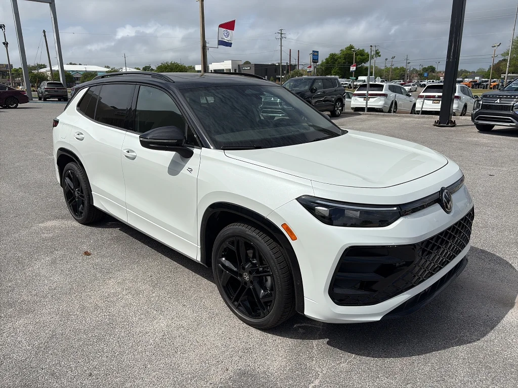 New 2026 Opal White w/ Deep Black Roof Volkswagen SE R-Line Black FWD image 8