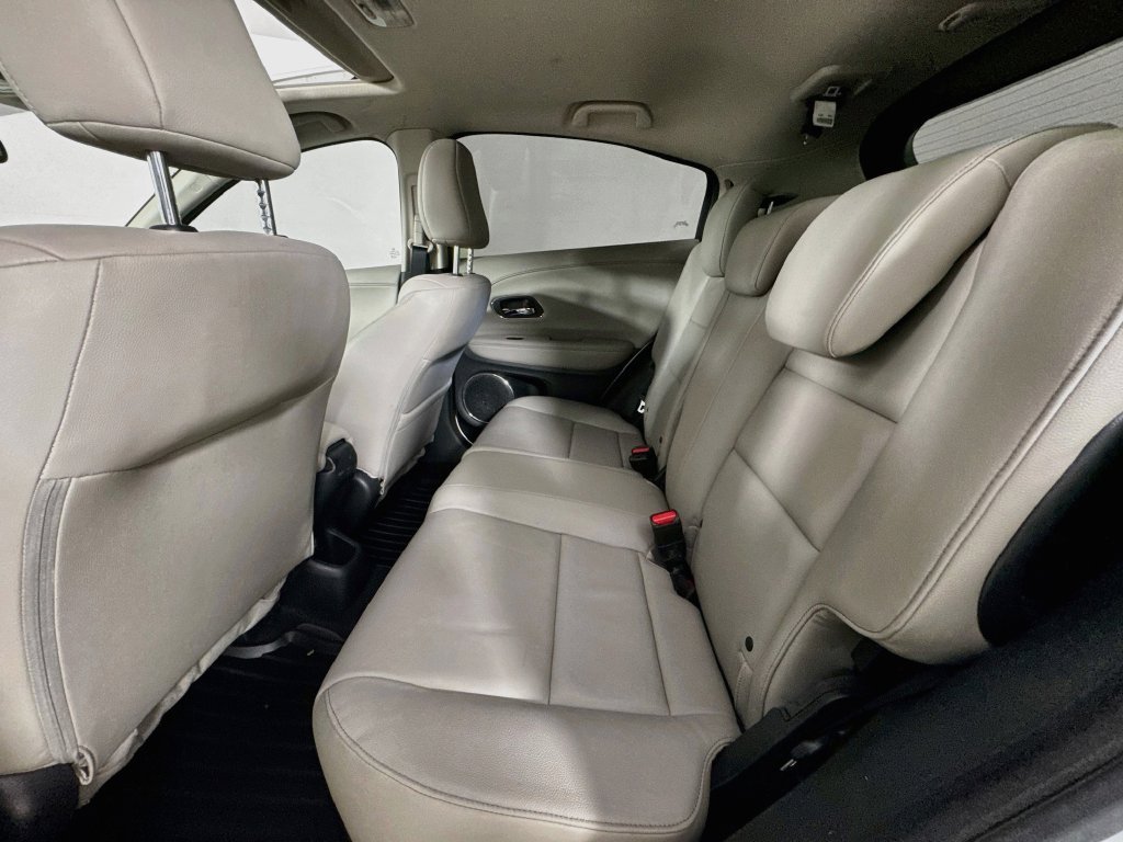 Used 2016 Silver Honda EX-L image 31