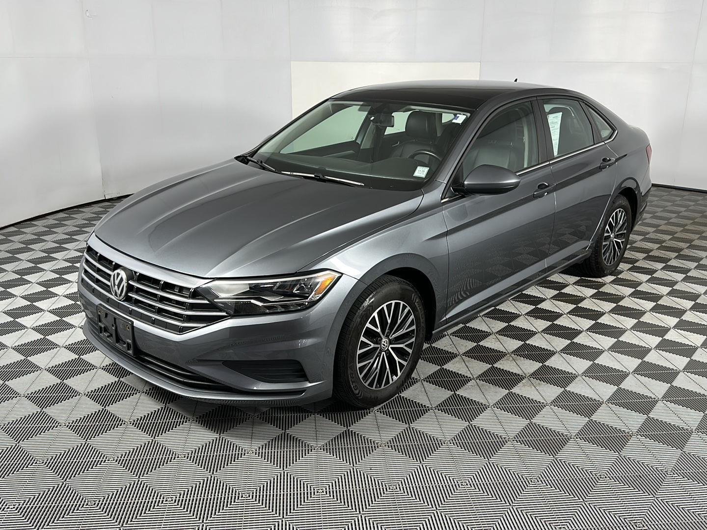 Used 2019 Platinum Gray Metallic Volkswagen SE image 13