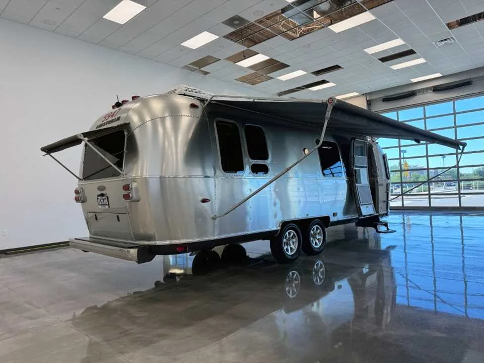 Used 2015  AIRSTREAM  image 7