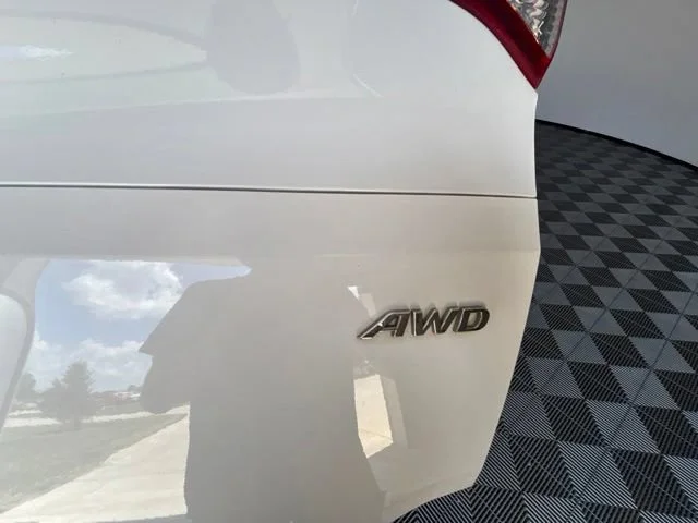 Used 2018 White Hyundai Value image 21