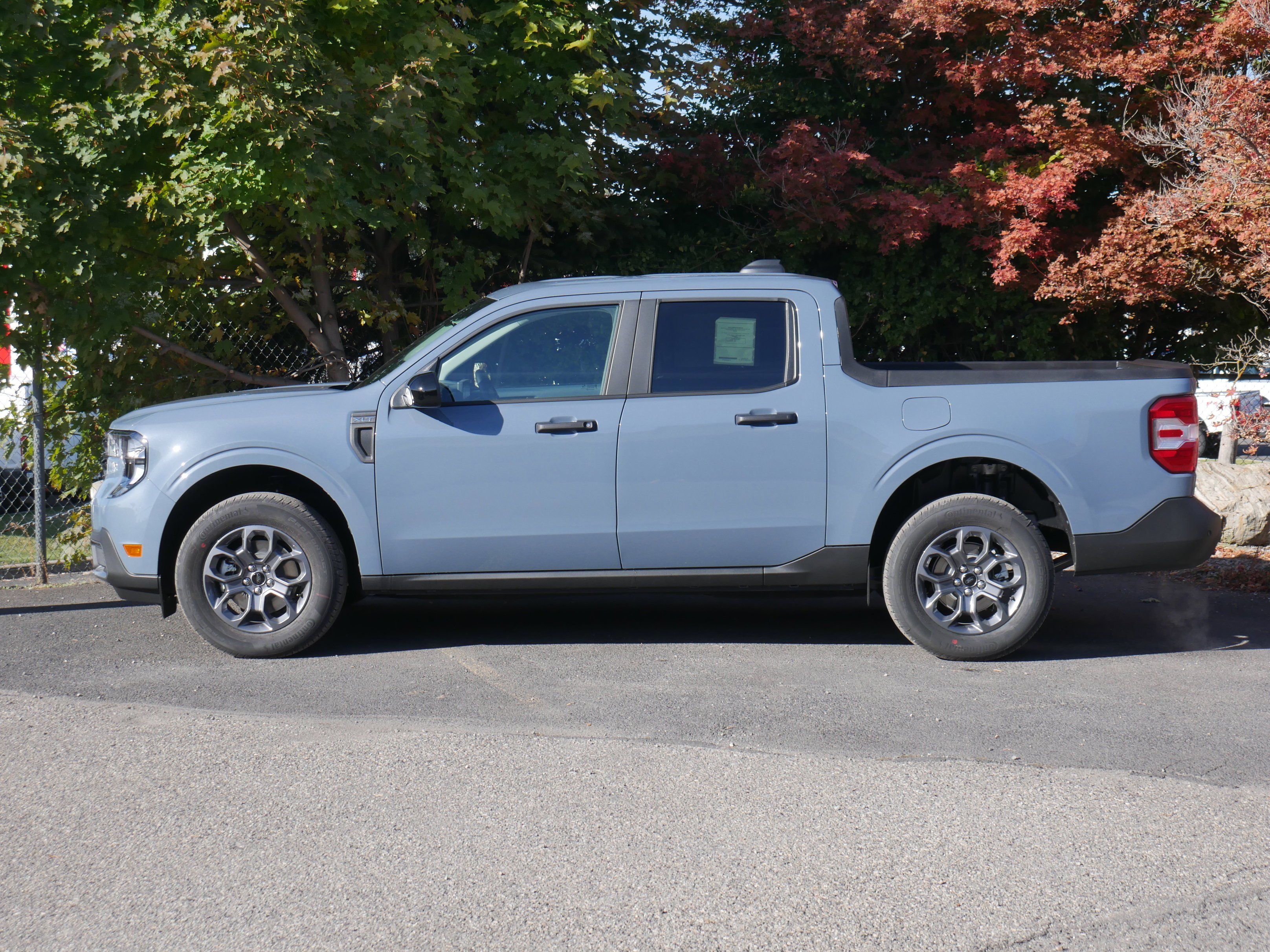 New 2025 Azure Gray Metallic Tri-Coat Ford XLT image 15