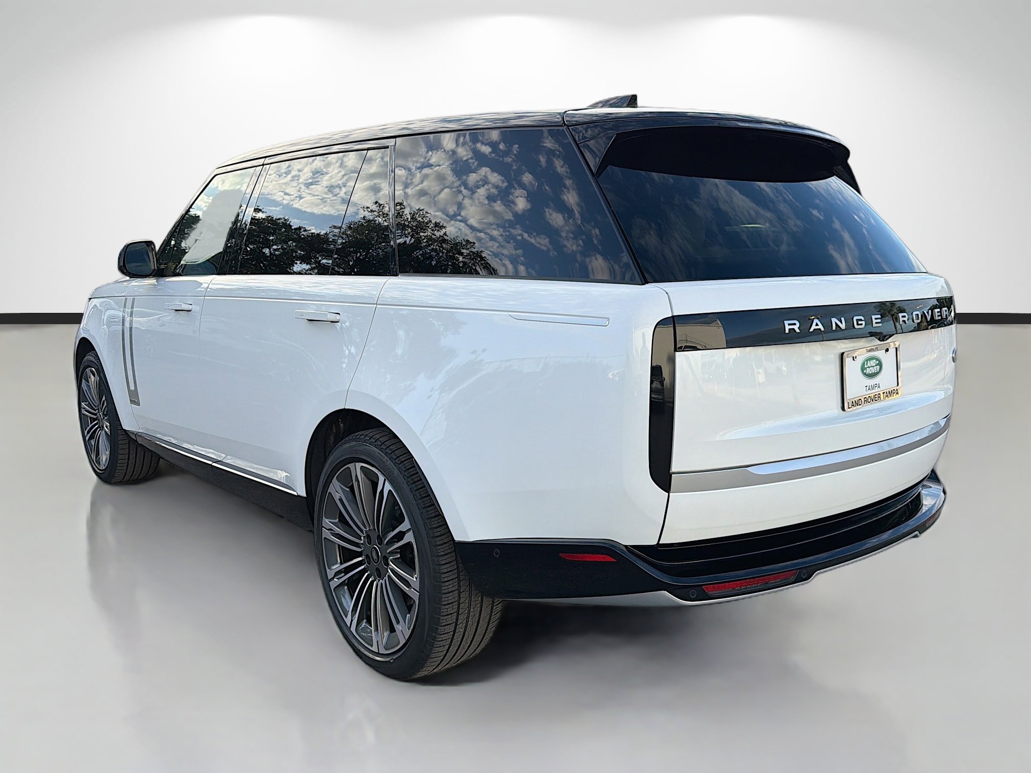 Certified Used 2023 White Land Rover Autobiography image 3