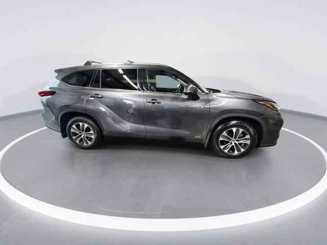 Used 2021 Gray Toyota XLE image 9